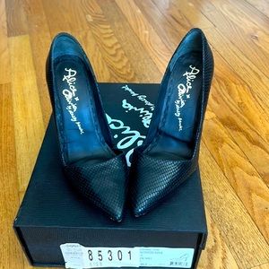 Alice and Olivia black snakeskin print pumps, size 6.5